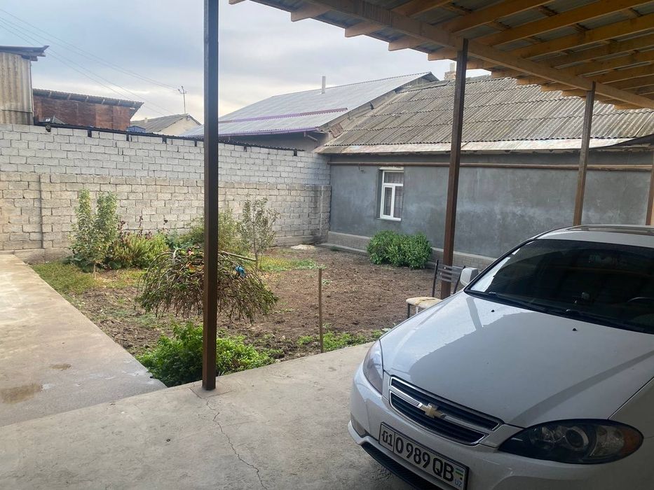 Zangiotada Bog'zorda maxalasida uy sotiladi 4 sotik 4xona