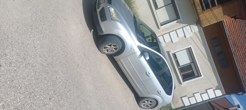 Vând sau schimb ford focus