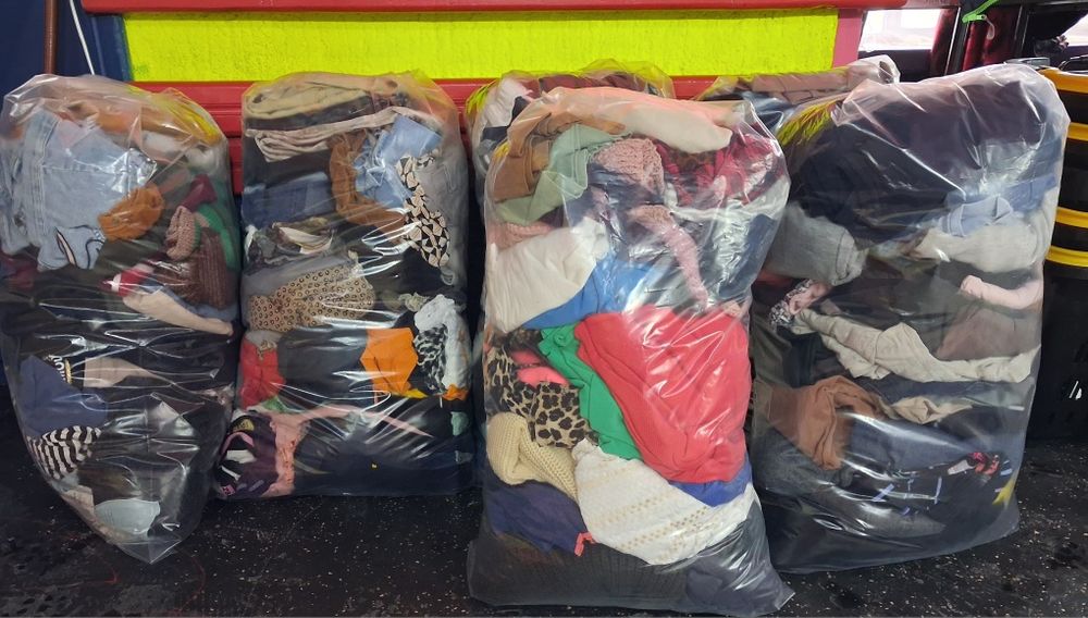 Vând haine la sac – mixte adulți și copii