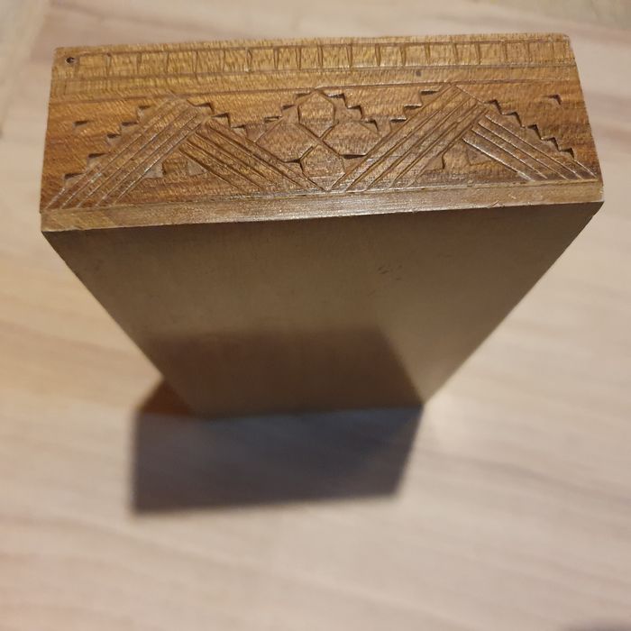 Caseta lemn crestata