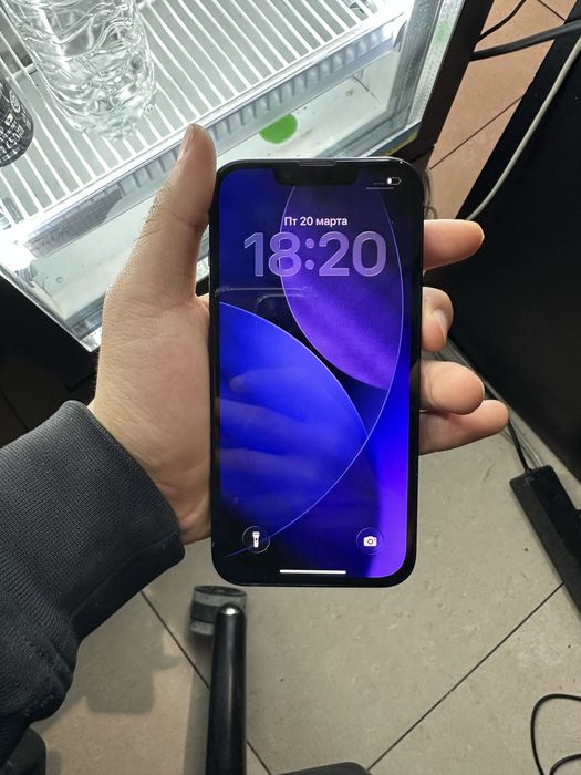 Продам Iphone 13