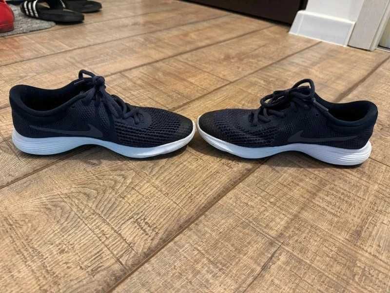 Lot 2 perechi de adidasi dama, Nike si Asics