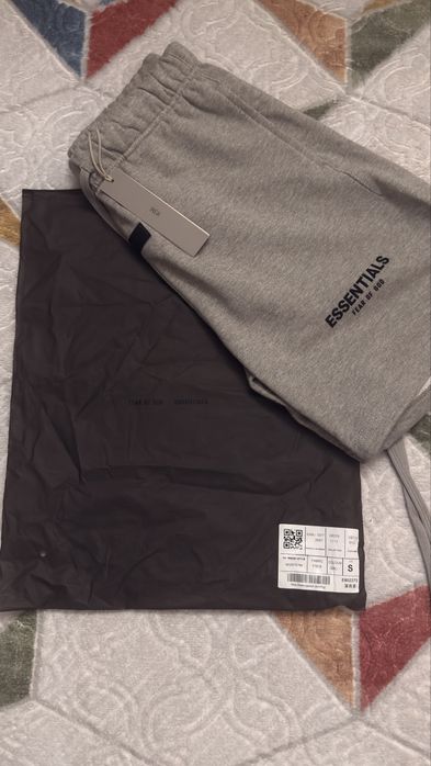 pantaloni essential