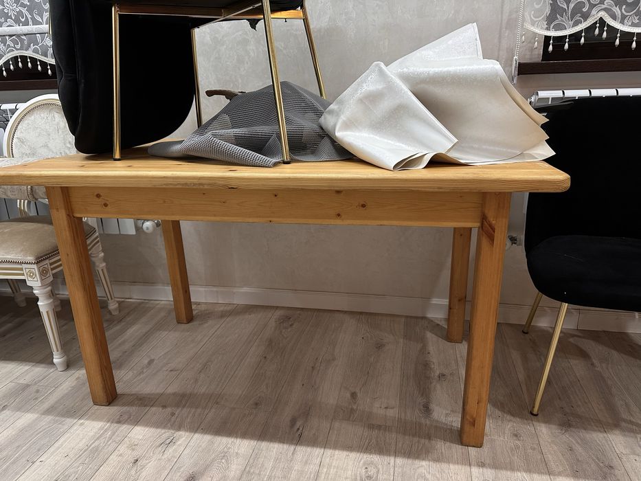 Продам деревянный стол с 2мя скамейками