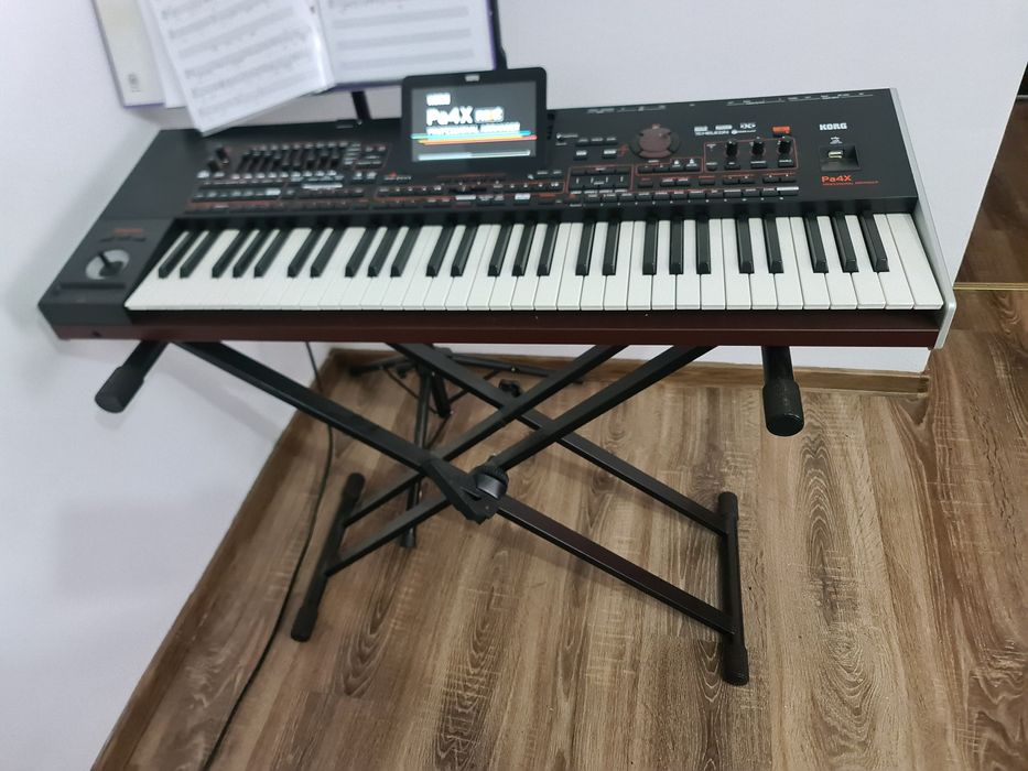 Orgă korg Pa 4x plus stativ