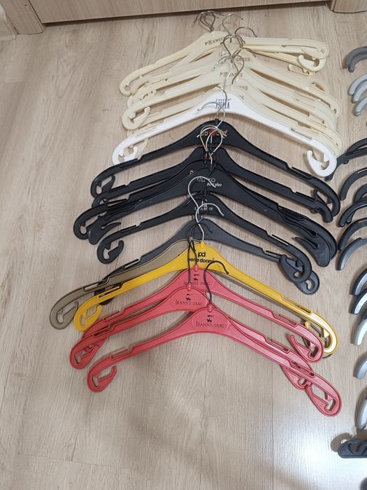 Плечики/ вешалки для одежды