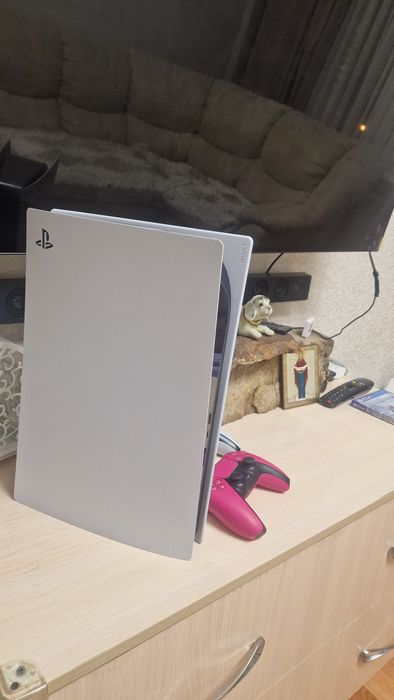 Продам. Состояние новой!!! Sony PS5