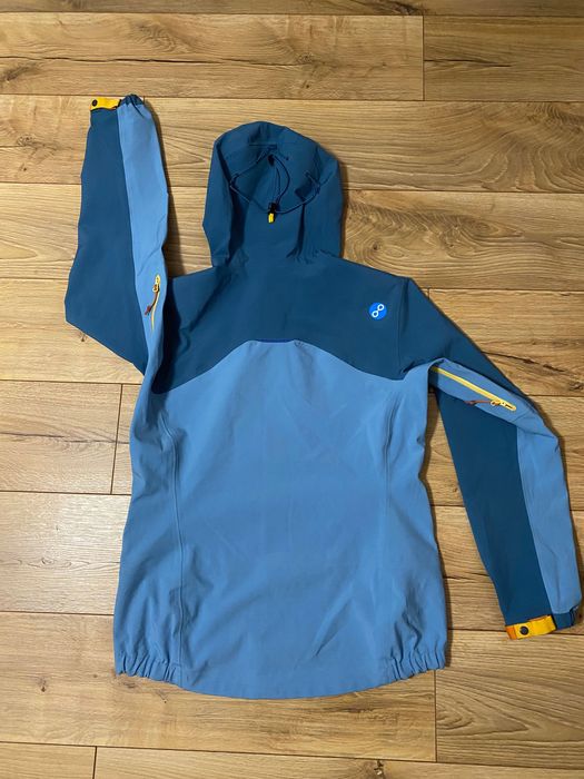 Jachetă PYUA ClimaLoop Recco , stare impecabila , pentru dame M