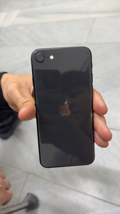 Iphone Se sotiladi