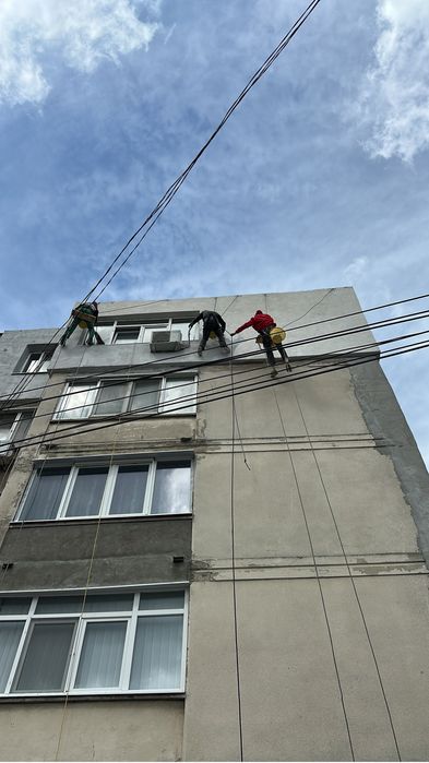 Oferim servicii de alpiniști utilitari