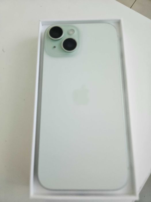 Телефон IPhone 15