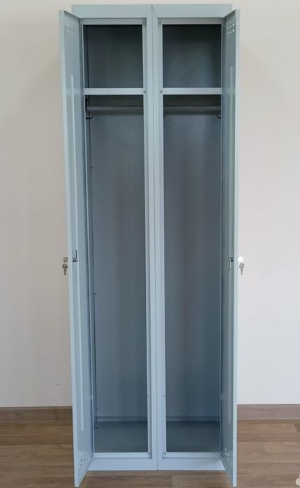 Шкаф металлический раздельный.