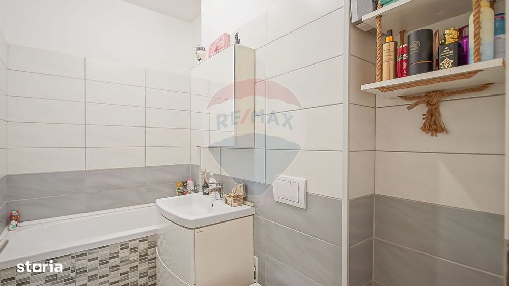 3 Camere || Tractorul || Loc De Parcare || Terasa Si Balcon