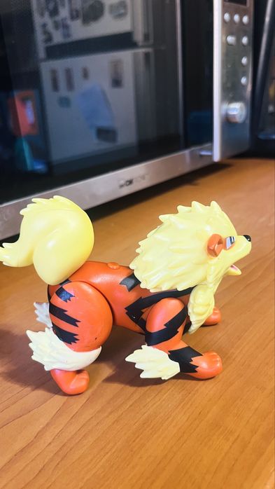 Pokemon Arcanine Deluxe Action
