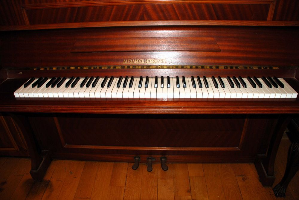 Пиано Alexander Hermann