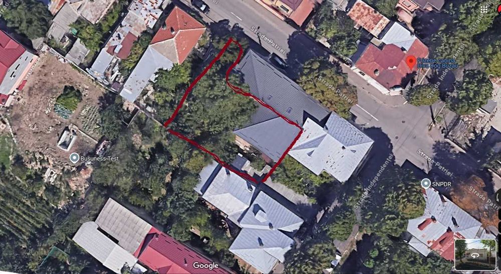 4 camere la curte în  zonă civilizat ,verde și intimă.