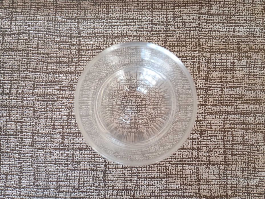 Продавам нов комплект чаши със столче за вино, саке, ликьор