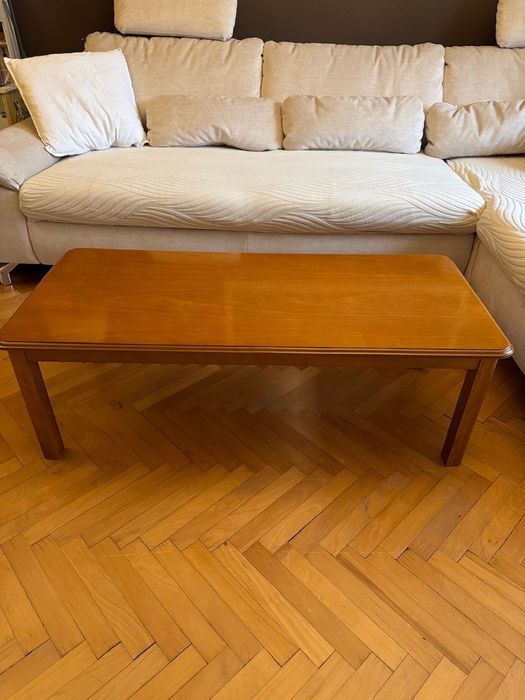 Маса от масивно дърво