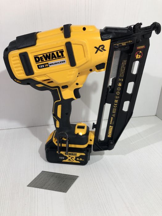 Pistol cuie Dewalt DCN 660