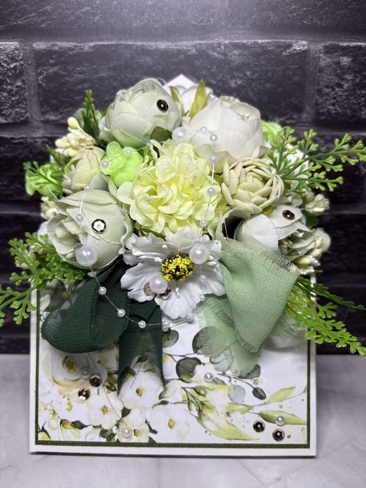 Плик с цветя ръчна изработка