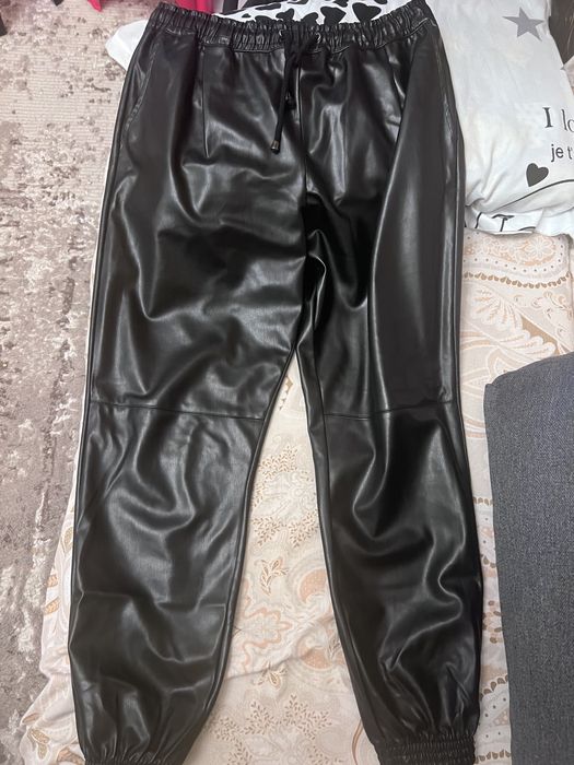 Pantaloni piele in stsre fiarte buna