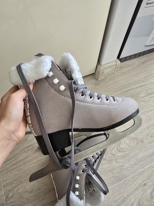 Продам коньки детские на девочку!