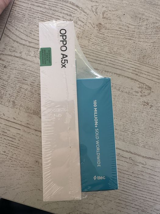 Продавам Oppo A5x + слушалки