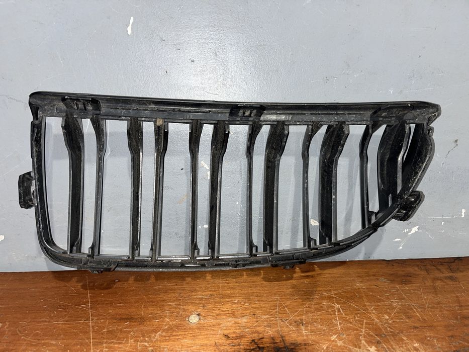 Grile capota BMW Seria 3 e90 facelift