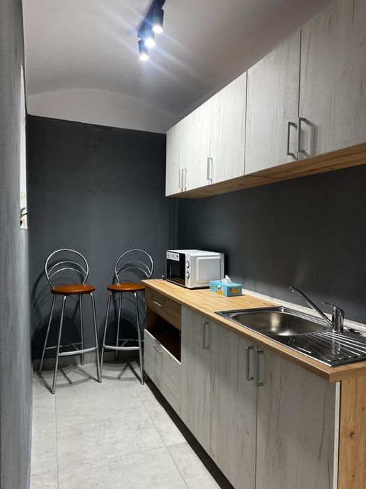 Ofer spre inchiriere spatiu cental,demisol