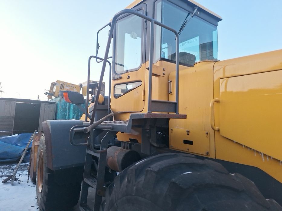 продам фронтальный погрузчик 3 кубовый