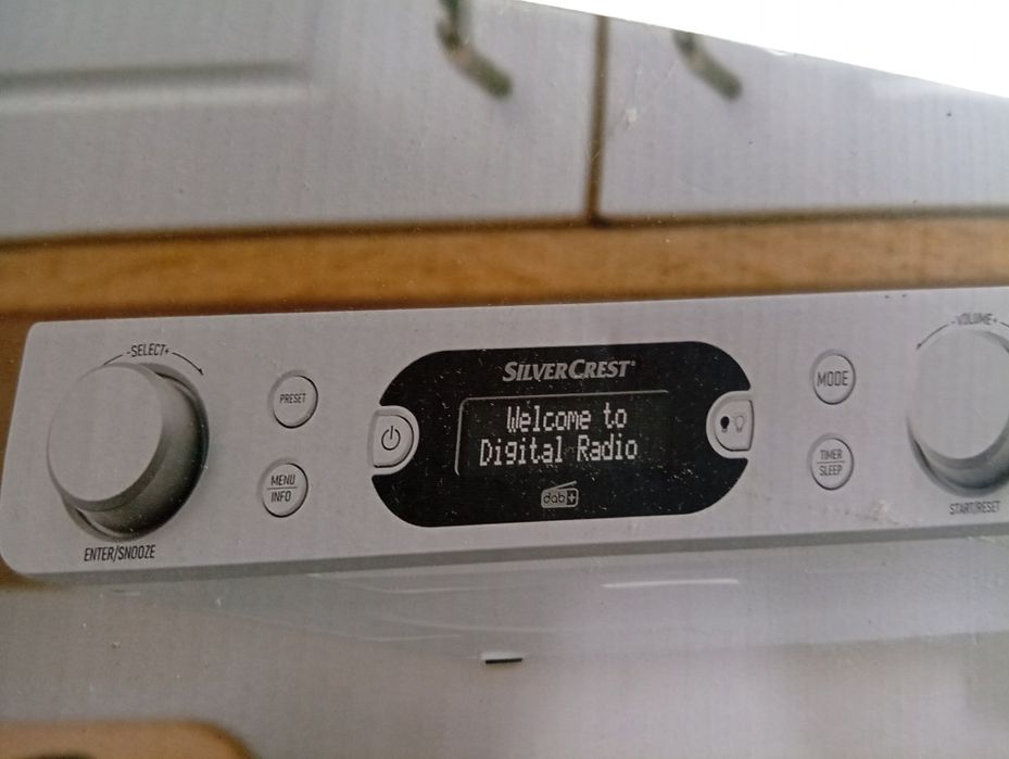 Radio suspendabil de bucatarie