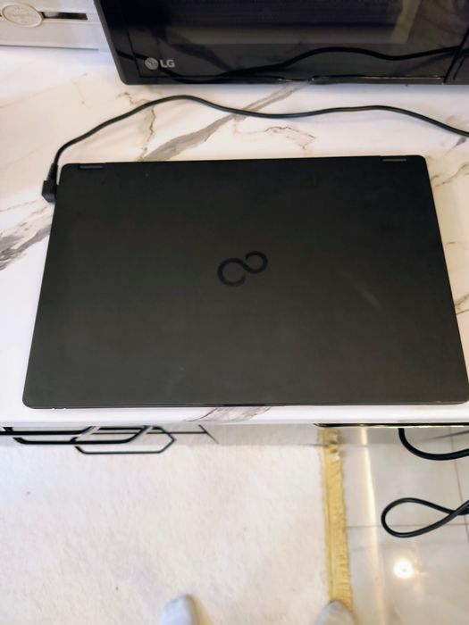 Fujitsu Siemens U 758 intel Core i5 8250u 1.60 1.80 GHZ