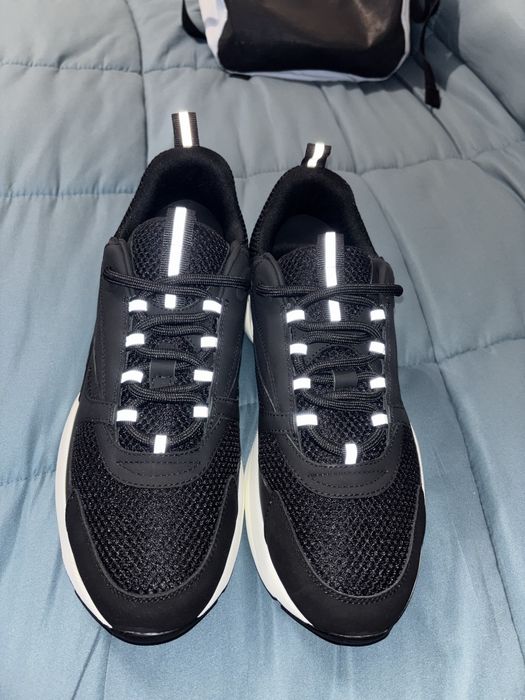 DIOR B22 black and white