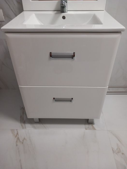 Mobilier pentru baie
Dulap pardoseala, chiuveta, b