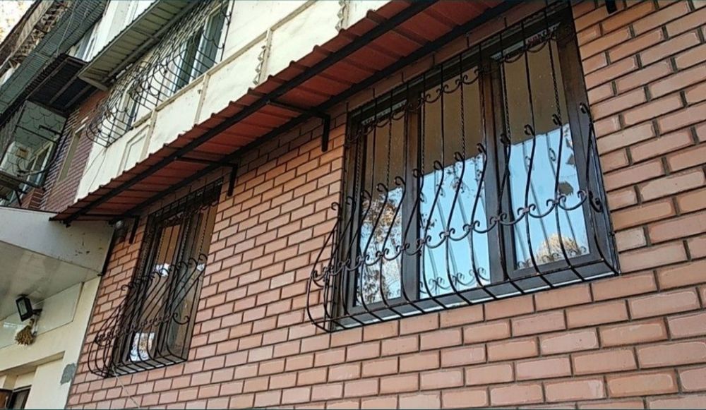 Balkonga gʻisht teramiz.  Arzon narxlarda. Reshotka yasaymiz