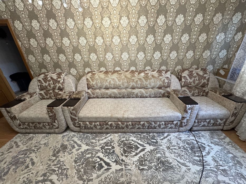Продам диван и кресла