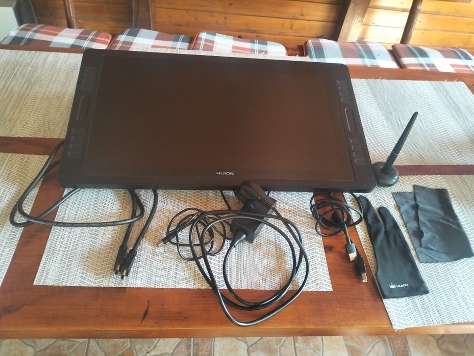 Vând tableta grafica HUION KAMVAS PRO 20