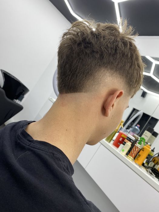 Servicii frizerie pentru toate stilurile