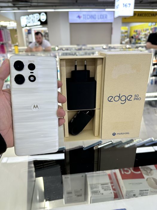 Moto edge 50 pro.  512gb