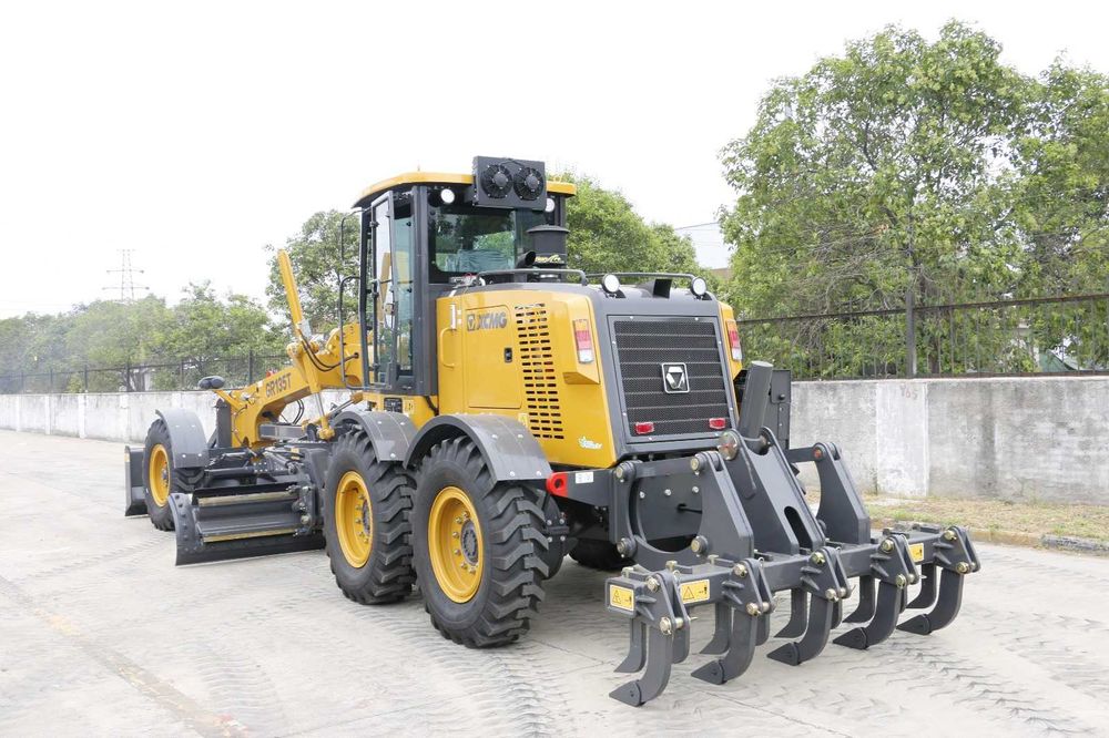 Autogreder nou XCMG GR135T, 12 t , lama fata / centrala / scarificator