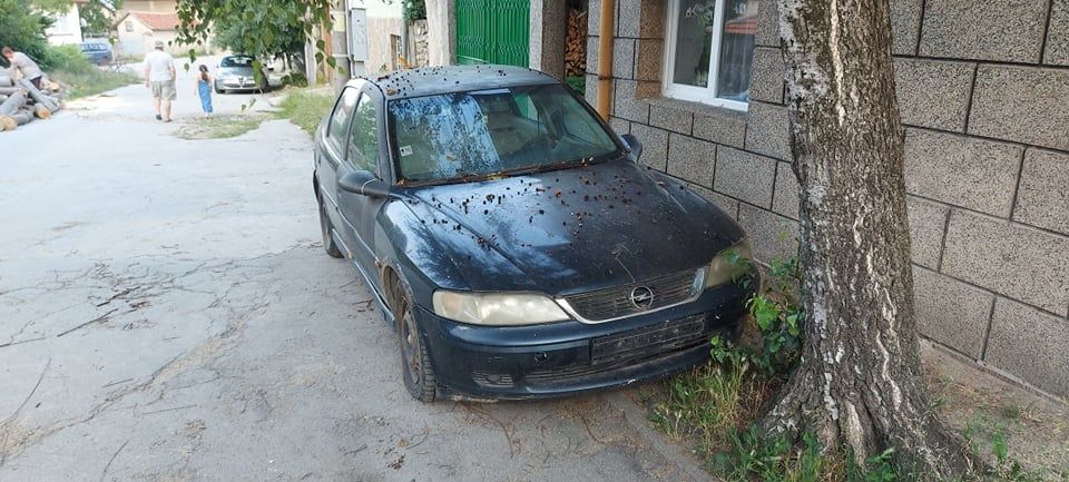 Векра Б на части