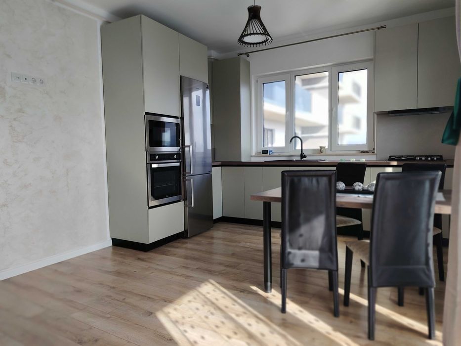 Închiriez Apartament