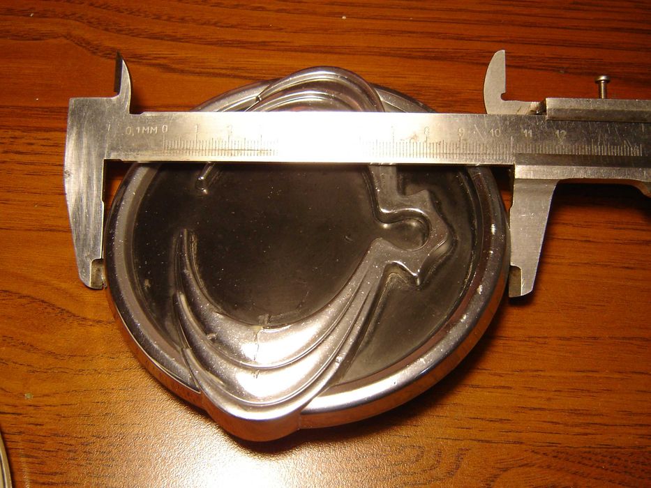 эмблему на решетку радиатора Ssangyong