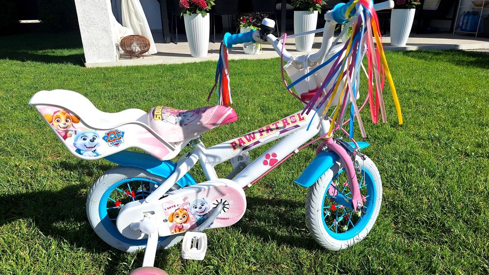 Vând bicicleta pt copii cu varsta intre 3 si 5 ani