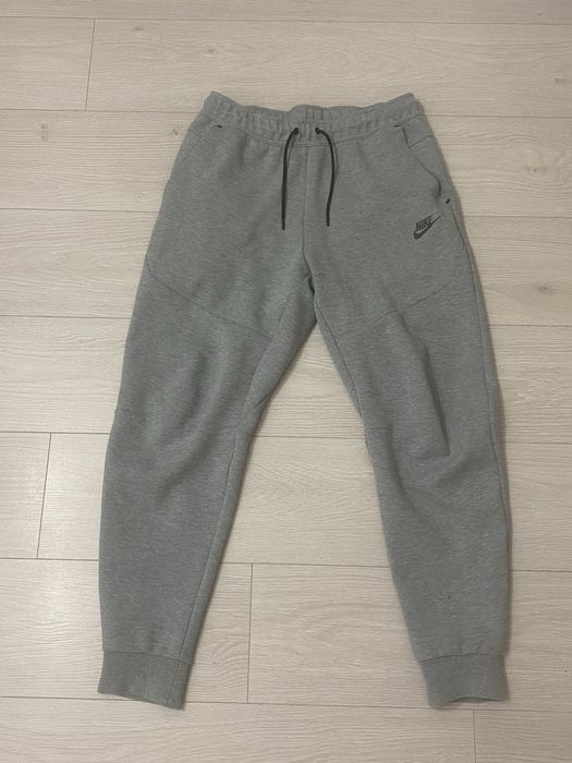 Pantaloni Nike Tech
