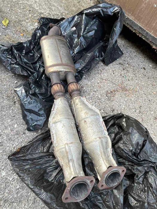 Nissan GTR средно гърне с катализатори(midpipe) 20300 jf00a