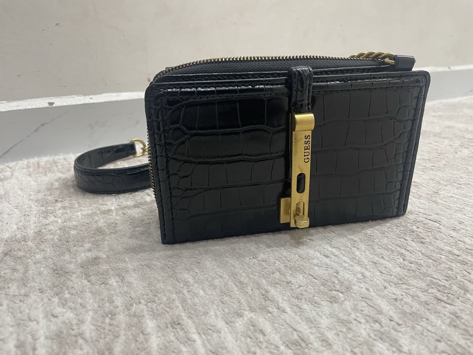 Дамска чанта Guess