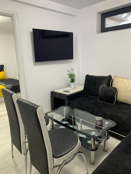 De vanvare apartament cu terasa si parcare