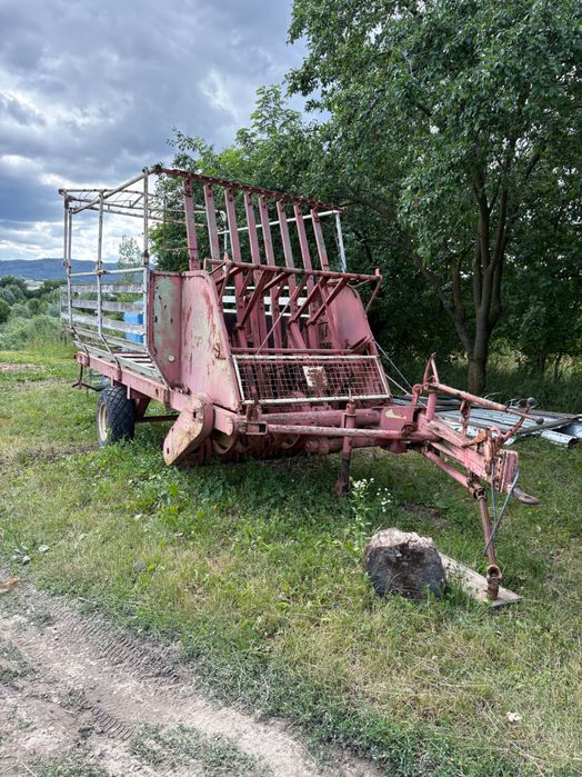 Remorcă de adunat fân