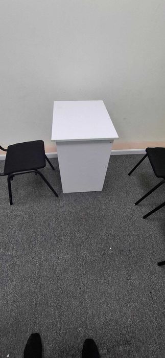 o'quv markazi  parta stol stul